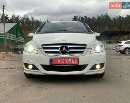 Белый Мерседес Б-класс, объемом двигателя 1.7 л и пробегом 50 тыс. км за 8600 $, фото 4 на Automoto.ua
