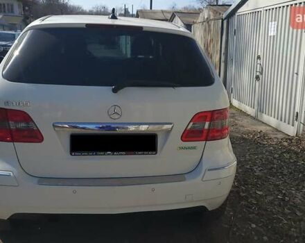 Белый Мерседес Б-класс, объемом двигателя 1.7 л и пробегом 90 тыс. км за 9000 $, фото 5 на Automoto.ua