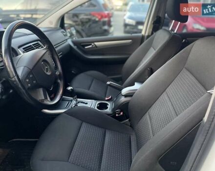 Білий Мерседес Б-клас, об'ємом двигуна 1.7 л та пробігом 124 тис. км за 8600 $, фото 10 на Automoto.ua