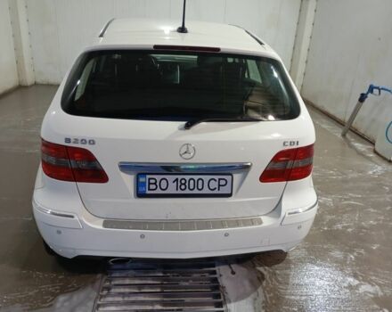 Белый Мерседес Б-класс, объемом двигателя 2 л и пробегом 310 тыс. км за 7500 $, фото 4 на Automoto.ua