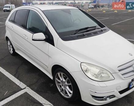 Белый Мерседес Б-класс, объемом двигателя 1.8 л и пробегом 117 тыс. км за 8000 $, фото 1 на Automoto.ua