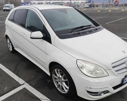 Белый Мерседес Б-класс, объемом двигателя 1.7 л и пробегом 117 тыс. км за 8000 $, фото 1 на Automoto.ua