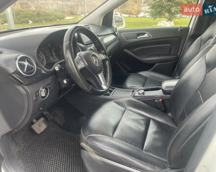 Белый Мерседес Б-класс, объемом двигателя 1.7 л и пробегом 184 тыс. км за 10700 $, фото 10 на Automoto.ua