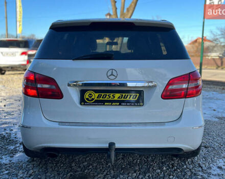 Белый Мерседес Б-класс, объемом двигателя 1.8 л и пробегом 250 тыс. км за 11000 $, фото 5 на Automoto.ua