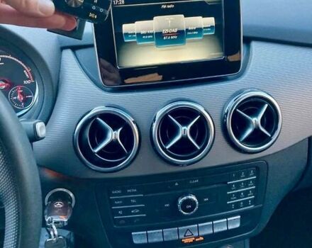 Мерседес Б-класс 2014 в Львове на Automoto.ua Белый Мерседес Б-класс, объемом двигателя 0 л и пробегом 142 тыс. км за 8900 $, фото 7 на Automoto.ua
