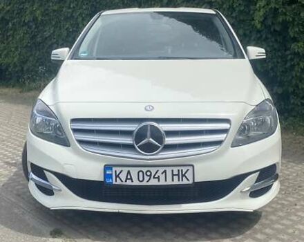 Білий Мерседес Б-клас, об'ємом двигуна 2 л та пробігом 156 тис. км за 12600 $, фото 3 на Automoto.ua