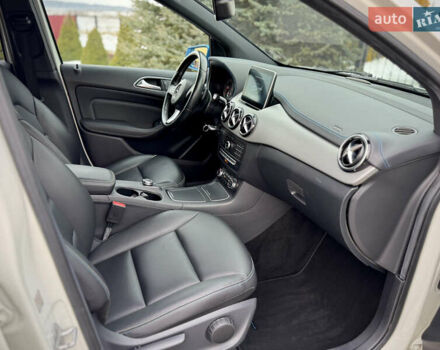 Білий Мерседес Б-клас, об'ємом двигуна 0 л та пробігом 160 тис. км за 9500 $, фото 32 на Automoto.ua