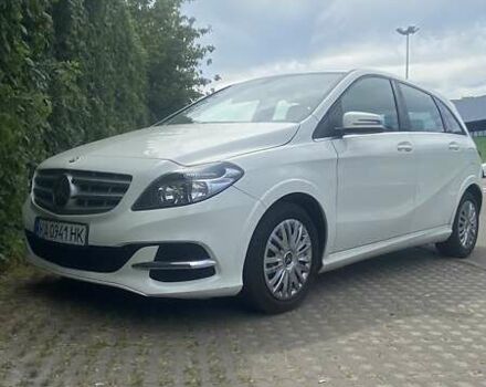 Білий Мерседес Б-клас, об'ємом двигуна 2 л та пробігом 156 тис. км за 12600 $, фото 4 на Automoto.ua