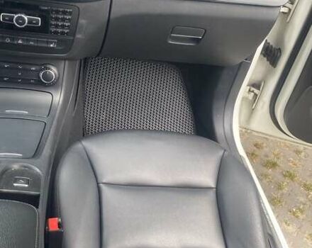 Білий Мерседес Б-клас, об'ємом двигуна 2 л та пробігом 156 тис. км за 12600 $, фото 15 на Automoto.ua