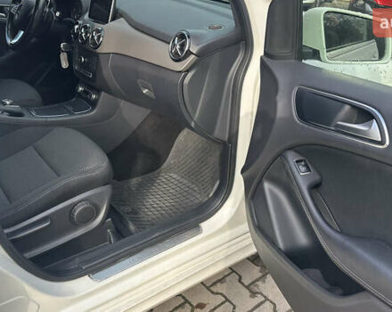 Белый Мерседес Б-класс, объемом двигателя 0 л и пробегом 72 тыс. км за 9400 $, фото 15 на Automoto.ua