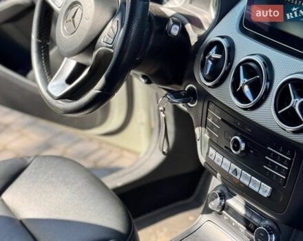 Белый Мерседес Б-класс, объемом двигателя 0 л и пробегом 137 тыс. км за 12500 $, фото 7 на Automoto.ua