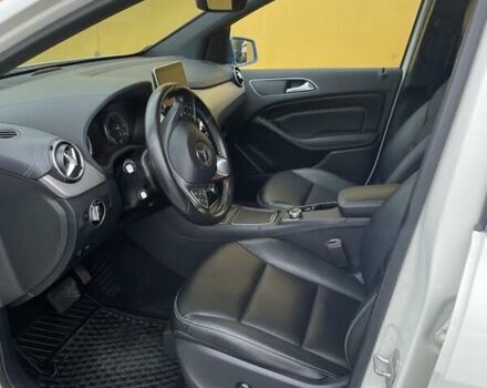 Білий Мерседес Б-клас, об'ємом двигуна 0 л та пробігом 150 тис. км за 11000 $, фото 4 на Automoto.ua