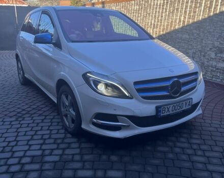 Белый Мерседес Б-класс, объемом двигателя 0 л и пробегом 82 тыс. км за 10500 $, фото 2 на Automoto.ua