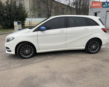 Мерседес Б-класс 2015 в Ровно на Automoto.ua Белый Мерседес Б-класс, объемом двигателя 0 л и пробегом 121 тыс. км за 13000 $, фото 1 на Automoto.ua