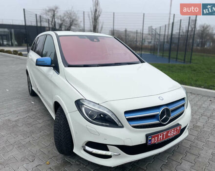 Белый Мерседес Б-класс, объемом двигателя 0 л и пробегом 103 тыс. км за 9500 $, фото 9 на Automoto.ua