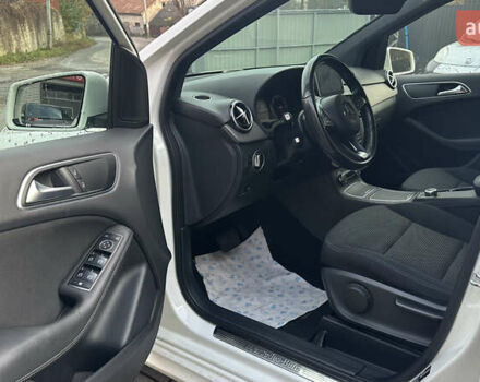 Белый Мерседес Б-класс, объемом двигателя 0 л и пробегом 72 тыс. км за 9400 $, фото 10 на Automoto.ua