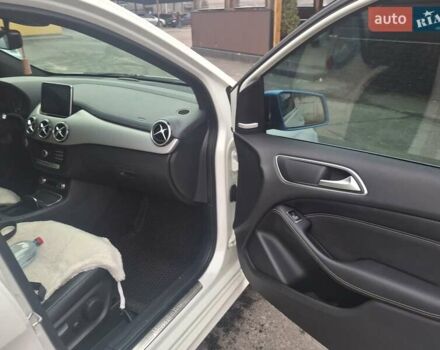 Белый Мерседес Б-класс, объемом двигателя 0 л и пробегом 87 тыс. км за 11500 $, фото 12 на Automoto.ua