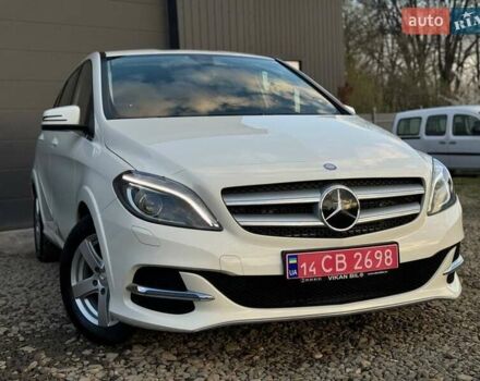 Белый Мерседес Б-класс, объемом двигателя 0 л и пробегом 82 тыс. км за 9800 $, фото 1 на Automoto.ua