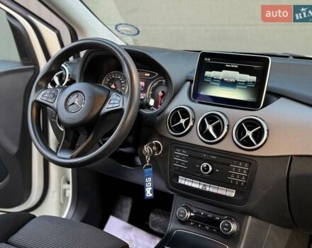 Белый Мерседес Б-класс, объемом двигателя 0 л и пробегом 82 тыс. км за 9800 $, фото 45 на Automoto.ua