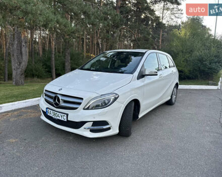 Белый Мерседес Б-класс, объемом двигателя 0 л и пробегом 120 тыс. км за 11500 $, фото 1 на Automoto.ua
