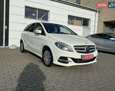 Белый Мерседес Б-класс, объемом двигателя 0 л и пробегом 87 тыс. км за 9000 $, фото 2 на Automoto.ua