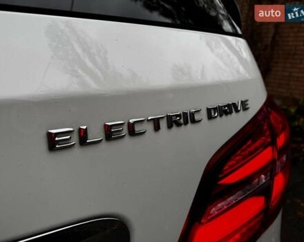 Белый Мерседес Б-класс, объемом двигателя 0 л и пробегом 120 тыс. км за 9440 $, фото 9 на Automoto.ua