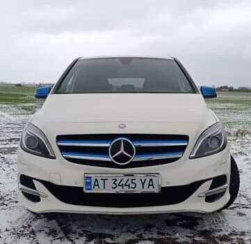 Білий Мерседес Б-клас, об'ємом двигуна 0 л та пробігом 120 тис. км за 10000 $, фото 3 на Automoto.ua