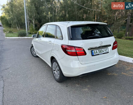 Белый Мерседес Б-класс, объемом двигателя 0 л и пробегом 120 тыс. км за 11500 $, фото 7 на Automoto.ua