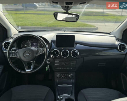 Белый Мерседес Б-класс, объемом двигателя 0 л и пробегом 87 тыс. км за 9000 $, фото 7 на Automoto.ua