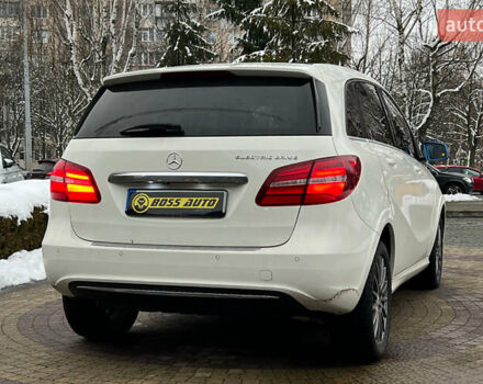 Белый Мерседес Б-класс, объемом двигателя 0 л и пробегом 146 тыс. км за 11700 $, фото 6 на Automoto.ua