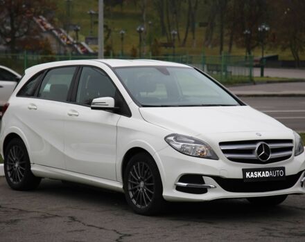 Белый Мерседес Б-класс, объемом двигателя 0 л и пробегом 158 тыс. км за 9500 $, фото 2 на Automoto.ua