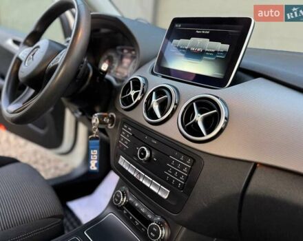 Белый Мерседес Б-класс, объемом двигателя 0 л и пробегом 82 тыс. км за 9800 $, фото 42 на Automoto.ua