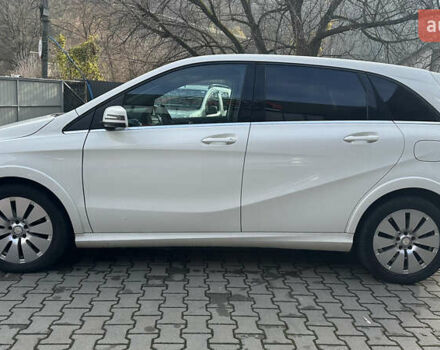 Белый Мерседес Б-класс, объемом двигателя 0 л и пробегом 72 тыс. км за 9400 $, фото 4 на Automoto.ua