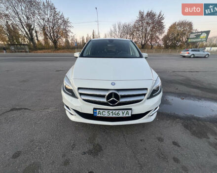 Белый Мерседес Б-класс, объемом двигателя 0 л и пробегом 108 тыс. км за 11500 $, фото 1 на Automoto.ua