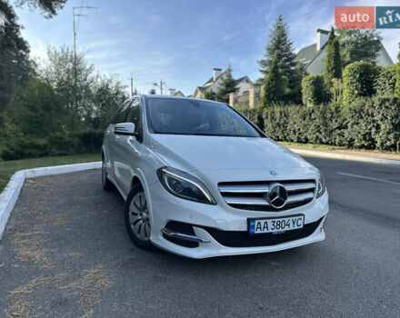 Белый Мерседес Б-класс, объемом двигателя 0 л и пробегом 120 тыс. км за 11500 $, фото 3 на Automoto.ua