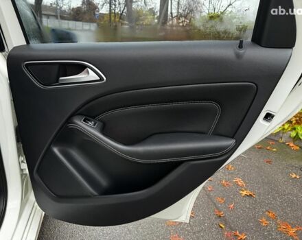 Белый Мерседес Б-класс, объемом двигателя 0 л и пробегом 120 тыс. км за 9440 $, фото 26 на Automoto.ua