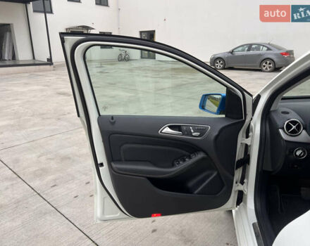 Білий Мерседес Б-клас, об'ємом двигуна 0 л та пробігом 54 тис. км за 11800 $, фото 13 на Automoto.ua