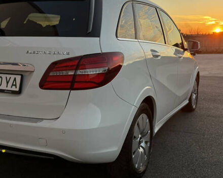 Белый Мерседес Б-класс, объемом двигателя 0 л и пробегом 81 тыс. км за 10950 $, фото 2 на Automoto.ua