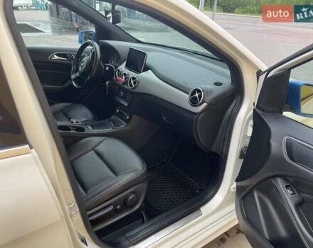 Білий Мерседес Б-клас, об'ємом двигуна 0 л та пробігом 150 тис. км за 11000 $, фото 3 на Automoto.ua