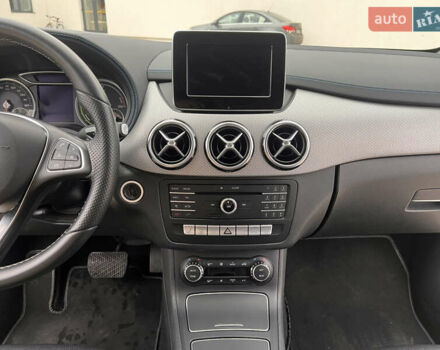 Білий Мерседес Б-клас, об'ємом двигуна 0 л та пробігом 54 тис. км за 11800 $, фото 21 на Automoto.ua