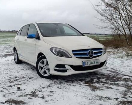 Білий Мерседес Б-клас, об'ємом двигуна 0 л та пробігом 120 тис. км за 10000 $, фото 2 на Automoto.ua