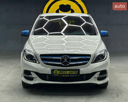 Белый Мерседес Б-класс, объемом двигателя 0 л и пробегом 132 тыс. км за 12200 $, фото 1 на Automoto.ua