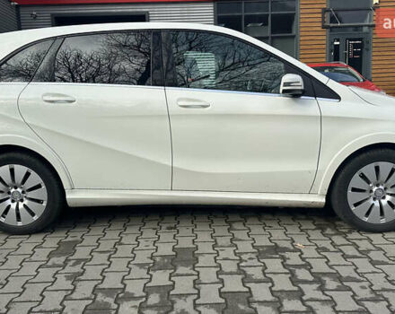 Белый Мерседес Б-класс, объемом двигателя 0 л и пробегом 72 тыс. км за 9400 $, фото 3 на Automoto.ua