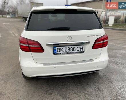 Мерседес Б-класс 2015 в Ровно на Automoto.ua Белый Мерседес Б-класс, объемом двигателя 0 л и пробегом 121 тыс. км за 13000 $, фото 23 на Automoto.ua