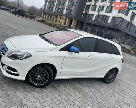 Белый Мерседес Б-класс, объемом двигателя 0 л и пробегом 103 тыс. км за 9500 $, фото 7 на Automoto.ua