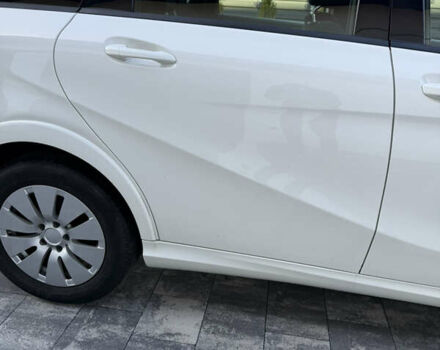 Белый Мерседес Б-класс, объемом двигателя 0 л и пробегом 134 тыс. км за 8700 $, фото 8 на Automoto.ua