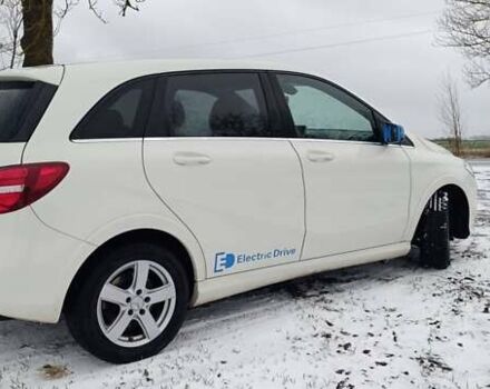 Білий Мерседес Б-клас, об'ємом двигуна 0 л та пробігом 120 тис. км за 10000 $, фото 6 на Automoto.ua