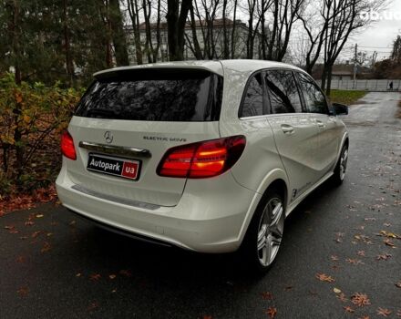 Белый Мерседес Б-класс, объемом двигателя 0 л и пробегом 120 тыс. км за 9440 $, фото 5 на Automoto.ua