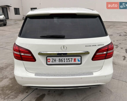 Білий Мерседес Б-клас, об'ємом двигуна 0 л та пробігом 54 тис. км за 11800 $, фото 4 на Automoto.ua