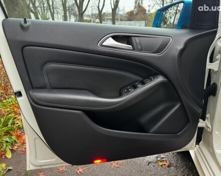 Белый Мерседес Б-класс, объемом двигателя 0 л и пробегом 120 тыс. км за 9440 $, фото 10 на Automoto.ua